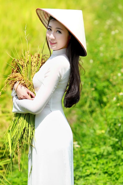 Á hậu Tú Anh xinh tươi như bông hoa giữa đồng lúa vàng - 4 Hà Thanh