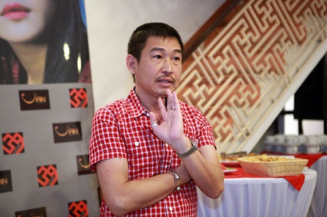 Họa sỹ Lê Thiết Cương kết hợp cùng Văn Mai Hương làm video art - 2 Hình ảnh Văn Mai Hương trong video art Về một...