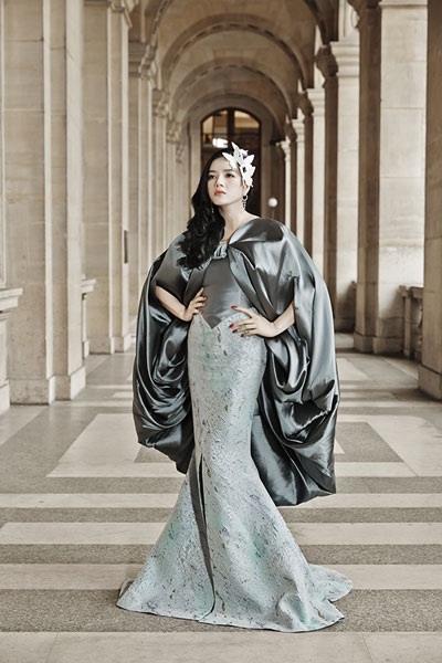 Lý Nhã Kỳ lộng lẫy giữa Paris cổ kính - 1 Hà Thanh