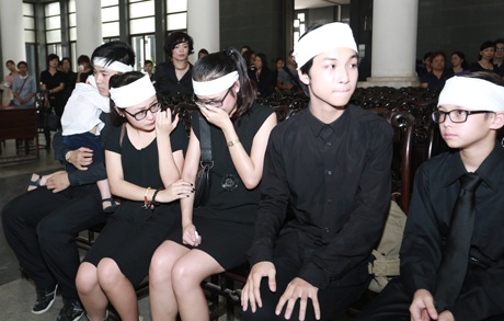 Thanh Lam “gục ngã” khi nghe lại “Chia tay hoàng hôn” - 4 Đối với Thuận Yến, Thanh Lam mãi là cô con gái bé bỏng, dại khờ