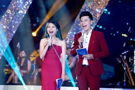 Nhìn lại những khoảnh khắc đẹp mắt trong chung kết Sao Mai điểm hẹn - 6 Khoảnh khắc thăng hoa của MC Mỹ Lan và Danh Tùng