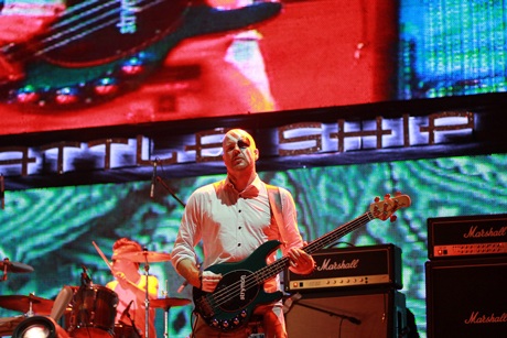 Ngũ Cung đã “truyền lửa” cho hàng vạn khán giả trong sân vận động chật kín người