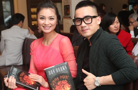 Ra mắt tiểu thuyết được mong chờ nhất của nhà văn Dan Brown - 4 Nghệ sỹ Chí Trung và ông Lê Thanh Huy, đại diện đơn vị phát hành cuốn Hỏa ngục
