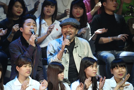 Nhạc sỹ Trần Tiến gây “náo loạn” trường quay - 2 Trần Tiến muốn song ca ngẫu hứng với Tùng Dương