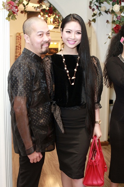 “Giáo sư Cù Trọng Xoay” khoe vợ bụng bầu - 7 Nhiều nghệ sỹ hỏi thăm vợ chồng Đinh Tiến Dũng