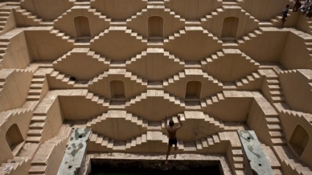 Giếng nước Chand Baori là một trong những giếng sâu nhất thế giới