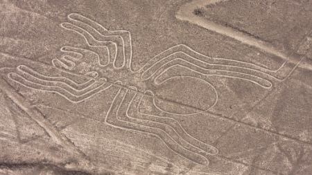 Một tác phẩm nghệ thuật trên cao nguyên Nazca