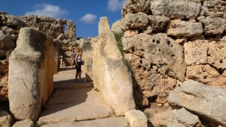 Đền thờ Ggantija được xây dựng cách đây 5.500 năm