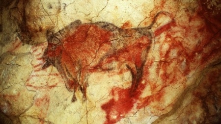 Những bức tranh ở hang động Altamira được tạo nên từ than và các chất màu tự nhiên