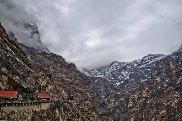 Trên những con đường đáng sợ nhất thế giới