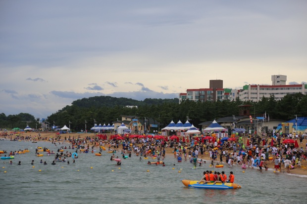 Lại “nóng” ý tưởng bãi tắm nude đầu tiên tại Hàn Quốc - 2 Bãi tắm Sokcho, tỉnh Gangwon