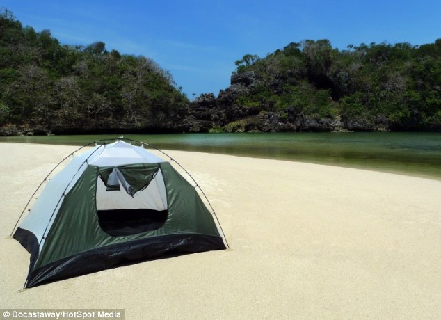 Trải nghiệm cảm giác làm Robinson Crusoe trên hoang đảo - 2 Du khách có thể tự dựng lều trên đảo