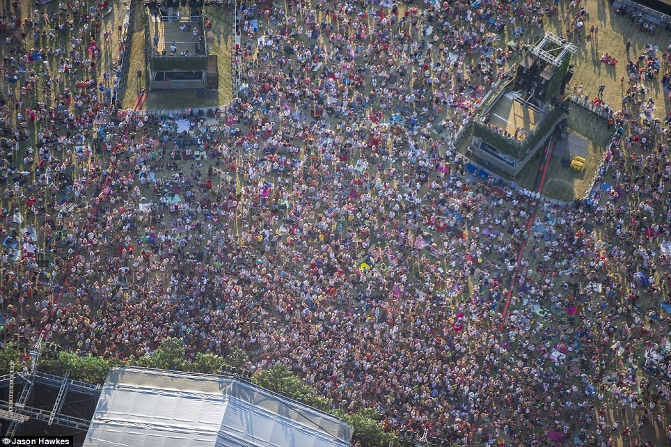 “Lạ mắt” với hình ảnh London được chụp từ không trung - 13 Cảnh sôi động, náo nhiệt tại lễ hội âm nhạc thường niên Wireless tại Công viên Hyde Park