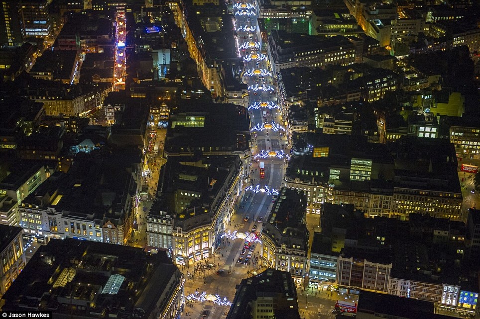 “Lạ mắt” với hình ảnh London được chụp từ không trung - 15 Cảnh sôi động, náo nhiệt tại lễ hội âm nhạc thường niên Wireless tại Công viên Hyde Park