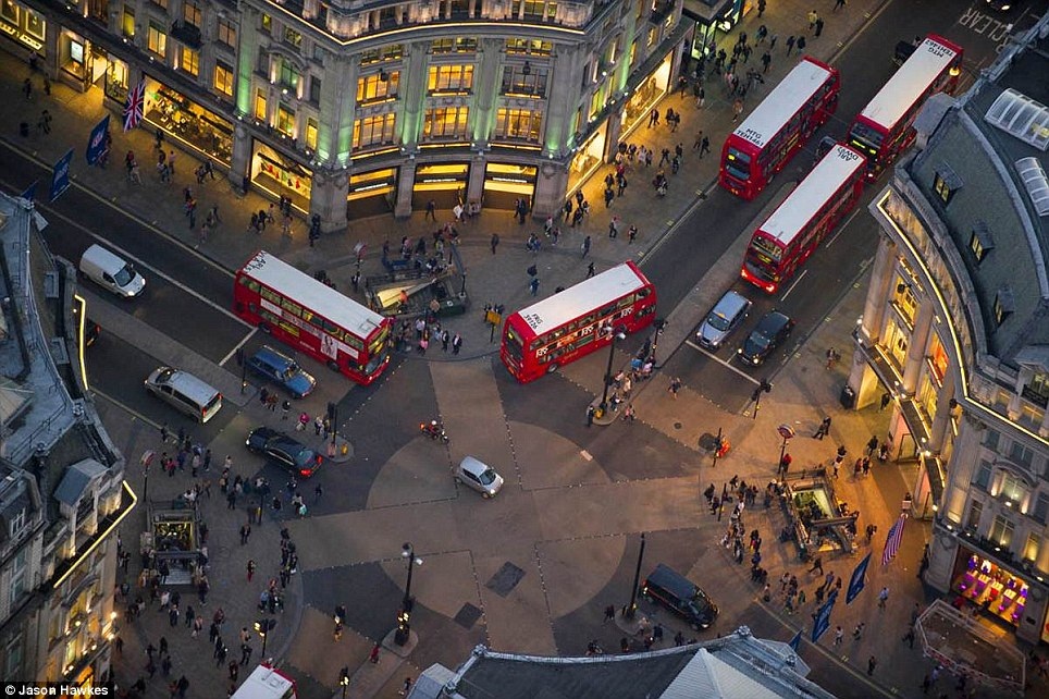 “Lạ mắt” với hình ảnh London được chụp từ không trung - 3 Khu vực Rạp xiếc Oxford Circus đông đúc ở trung tâm London