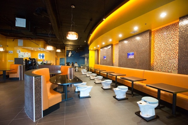 Thưởng thức ẩm thực trên “bàn tiệc nude”