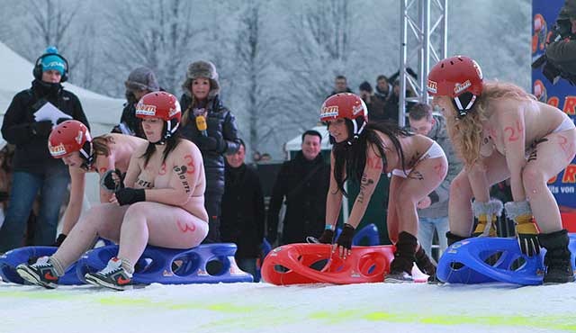 Các tay đua trượt tuyết trong tình trạng nude