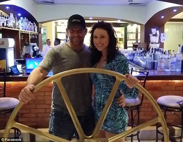 Họ dự định tổ chức đám cưới vào tháng 3 năm nay