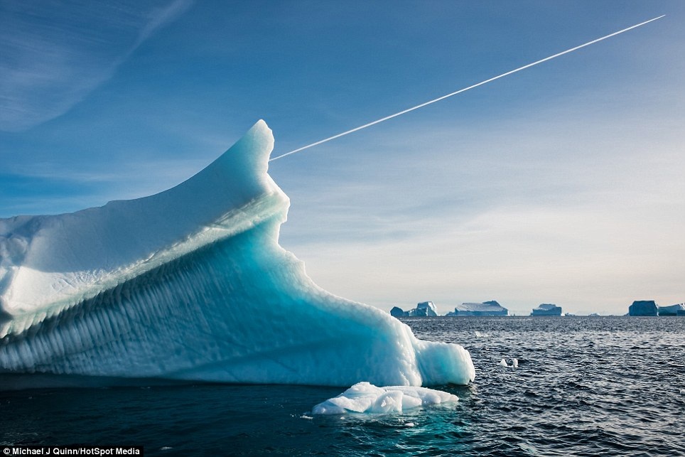 Đến đảo Greenland "trôi" theo những "núi băng" khổng lồ - 7 Những tảng băng khổng lồ tại Greenland dưới ống kính của Michael