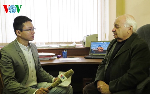 PV Đài TNVN phỏng vấn Tiến sỹ sử học Grigori Lokshin