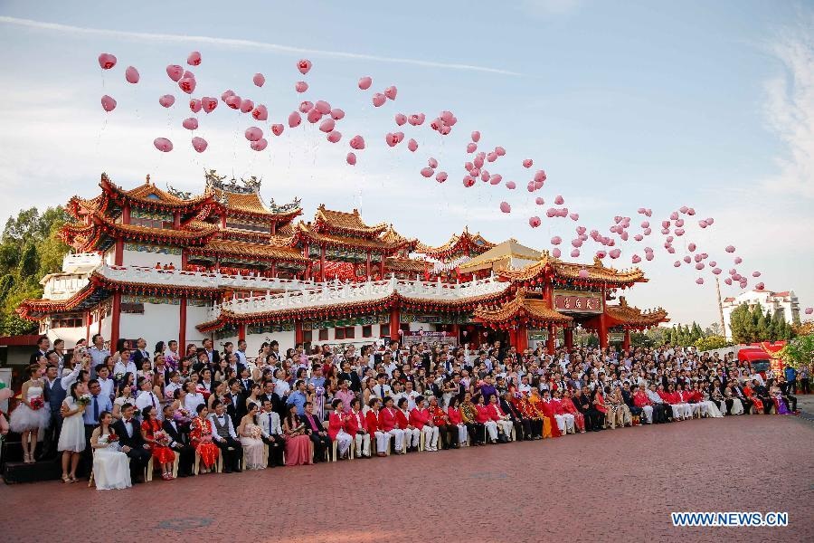 Thế giới ngập tràn tình yêu trong ngày Valentine - 3 130 cặp đôi tham dự lễ cưới tập thể tại thủ đô Kuala Lumpur vào ngày Lễ Tình yêu