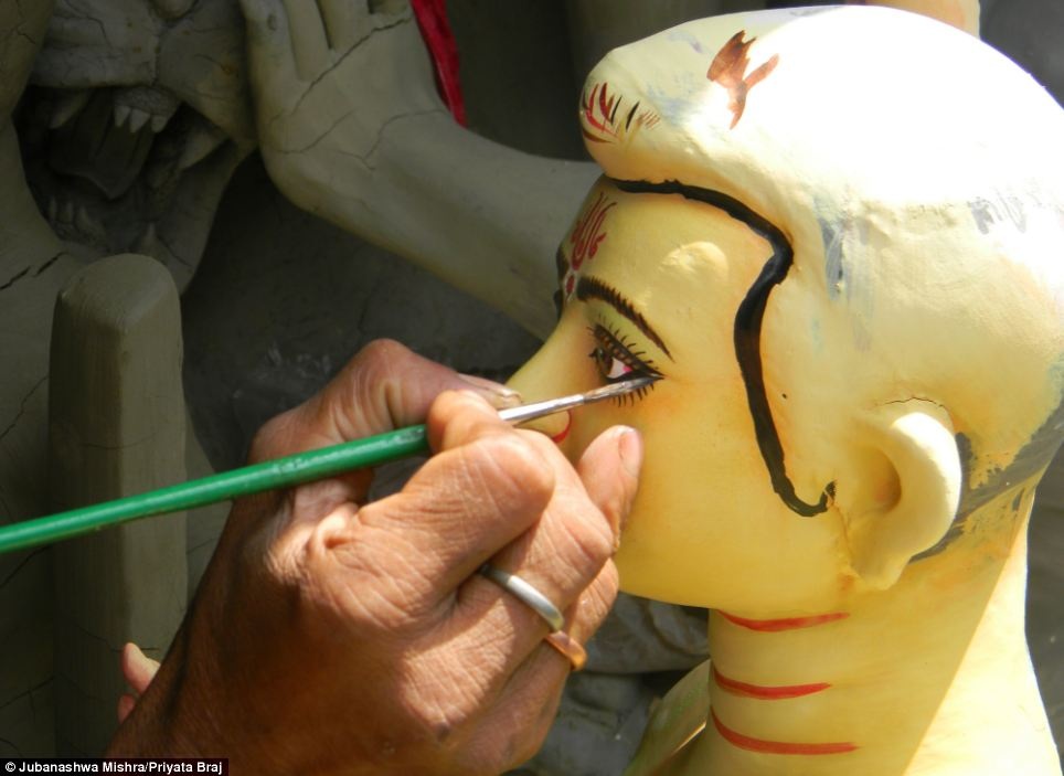 Một nghệ nhân đồ gốm thủ công tại bang West Bengal