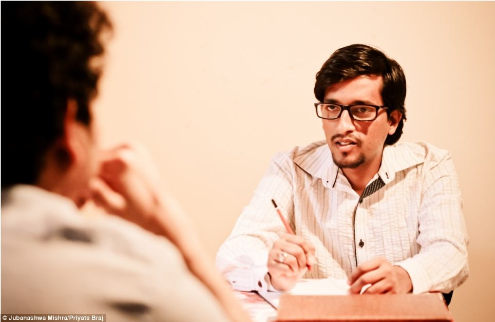 Mishara trong vai trò một chuyên gia tư vấn
tâm lý tại bang Karnataka