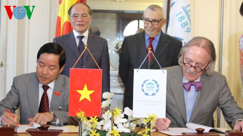 Chủ tịch Quốc hội gặp mặt Chủ tịch IPU Abdelwahad Radi - 1 Chủ tịch Quốc hội gặp mặt Chủ tịch IPU Abdelwahad Radi