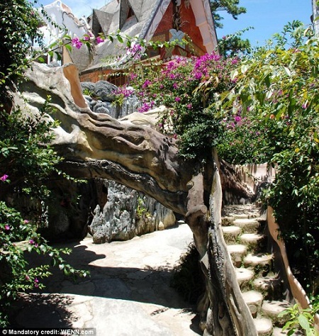 “Ngôi nhà điên” ở Đà Lạt lọt top 3 những phòng khách sạn kỳ lạ nhất thế giới - 2 Biệt thự Hằng Nga