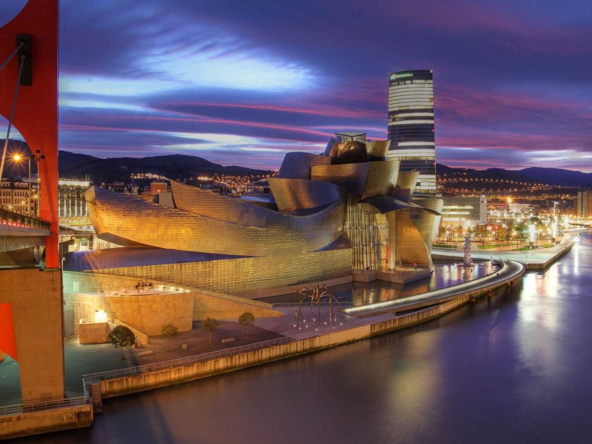 Những công trình có kiến trúc "độc" nổi tiếng thế giới - 13 Bảo tàng Guggenheim Bilbao,Tây Ban Nha