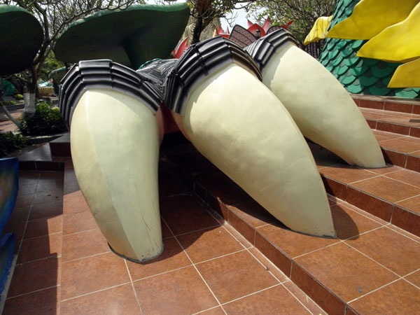 Báo Singapore so sánh Suối Tiên với Công viên Haw Par Villa kỳ dị - 11 Móng rồng khổng lồ