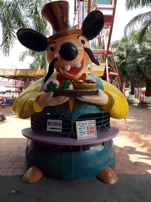 Báo Singapore so sánh Suối Tiên với Công viên Haw Par Villa kỳ dị - 5 Biển hướng dẫn du khách mua vé