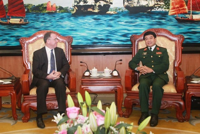 Thứ trưởng Bộ Quốc phòng Hoa Kỳ thăm Việt Nam - 1 Thứ trưởng Bộ Quốc phòng Hoa Kỳ thăm Việt Nam
