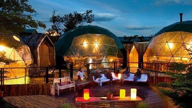 Đến thăm những khách sạn kỳ lạ nhất thế giới - 3 Khách sạn hình cầu trên cây, Canada