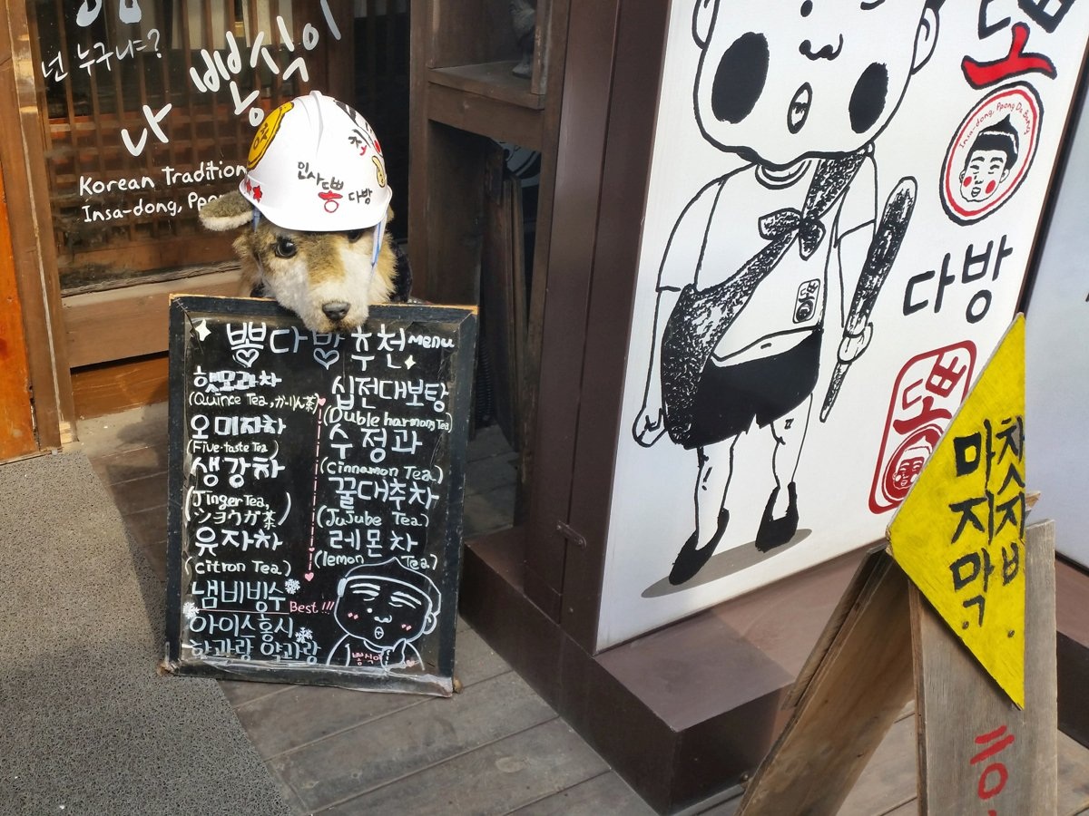 Các nhà hàng đều có những hình ảnh, biểu tượng quảng cáo rất thú vị