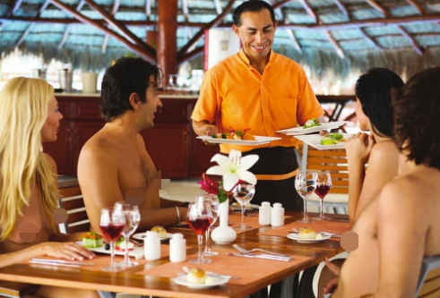Chiêm ngưỡng khu nghỉ dưỡng xa xỉ dành cho khách “thoát y” - 10 Một số hoạt động khác như vẽ tranh trên cơ thể, đánh cờ, cũng được tổ chức hàng tuần tại đây.