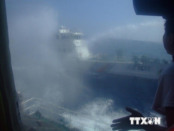 Cộng đồng người Hoa bức xúc vì hành động của Trung Quốc - 1 Tàu Trung Quốc uy hiếp và gây hại cho tàu Việt Nam ở Biển Đông (Ảnh: Văn Sơn/TTXVN)