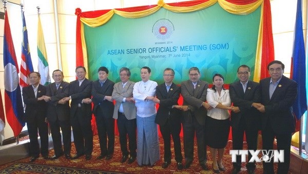 19 năm Việt Nam gia nhập ASEAN: Ý nghĩa tầm quốc gia lẫn khu vực - 1 Các trưởng đoàn tham dự Hội nghị Quan chức cấp cao ASEAN chụp ảnh chung. (Ảnh: Hữu Hưng/TTXVN)