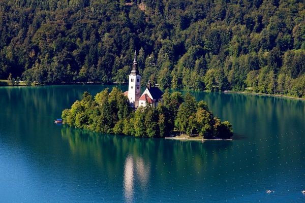Việt Nam lọt vào Top 20 quốc gia đẹp nhất thế giới - 13 Slovenia là nơi tuyệt vời cho những du khách thích khám phá núi, rừng, hồ, phố cổ...