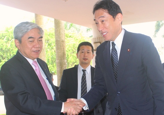 Ngoại trưởng Nhật Bản thăm Khu cônŧ nghệ cao Hòa Lạc