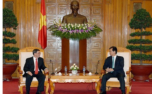 Việt Nam- Cuba quyết tâm hiện thực hóa các thỏa thuận - 1 Thủ tướng Nguyễn Tấn Dũng và Bộ trưởng Ngoại giao Cuba Bruno Parrilla (Ảnh: VGP/Nhật Bắc)