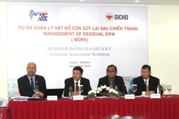 Các diễn giả tham gia cuộc hội thảo (Ảnh N.Hằng)