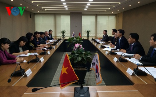 Bộ trưởng Phạm Thị Hải Chuyền thăm Công ty Piêng Sang.