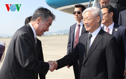 Lãnh đạo thành phố Busan chào mừng Tổng Bí thư Nguyễn Phú Trọng.