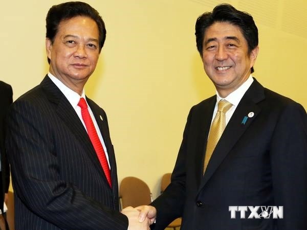 Nhật Bản sẽ tiếp tục cung cấp ODA ở mức cao cho Việt Nam - 1 Thủ tướng Nguyễn Tấn Dũng gặp Thủ tướng Nhật Bản Shinzo Abe. (Ảnh: TTXVN)