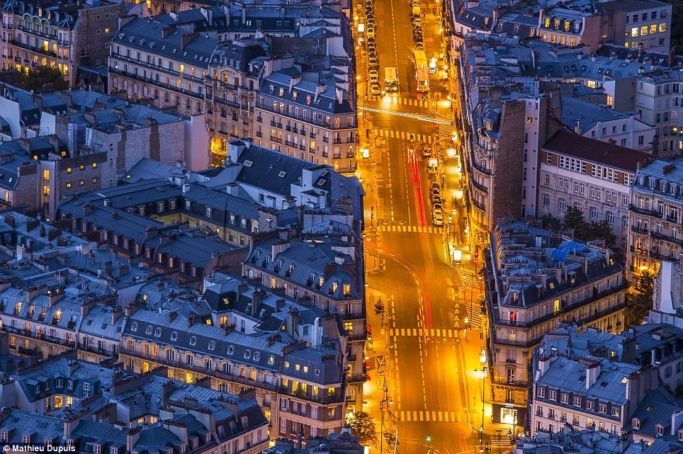 Hoàng hôn trên đường phố Paris