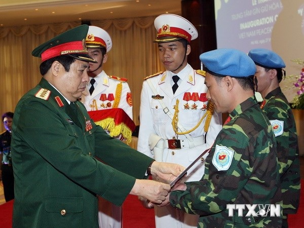 Hai sỹ quan Việt Nam lên đường làm nhiệm vụ gìn giữ hòa bình - 1 Hai sỹ quan Việt Nam lên đường làm nhiệm vụ gìn giữ hòa bình