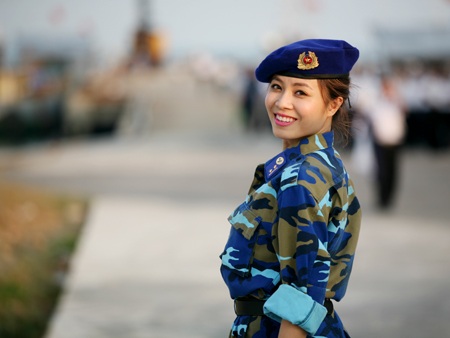 “Nụ hôn đặc biệt” với một chiến sĩ của MC Hoàng Linh - 1 Hoàng Linh được các chiến sĩ đặt biệt danh Nụ cười của người lính