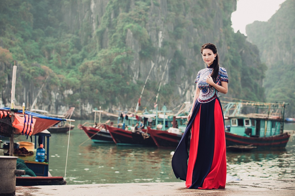 Hoa hậu quý bà châu Á diện áo dài giữa Hạ Long nên thơ - 2 Hào Hoa