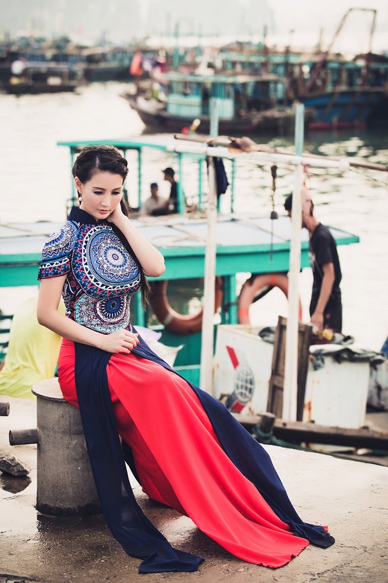 Hoa hậu quý bà châu Á diện áo dài giữa Hạ Long nên thơ - 4 Hào Hoa